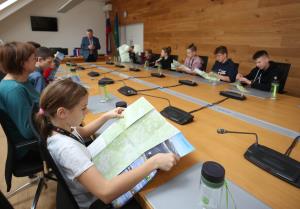 SVETOVNI DAN OTROK - obisk učencev OŠ Notranjski Odred Cerknica 05 FOTO LJUBO VUKELIČ